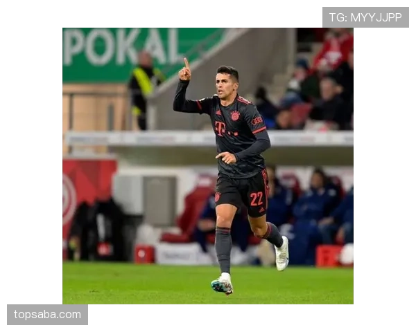 特伦特·亚历山大-阿诺德对比坎塞洛：组织型边卫路径对比