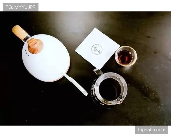 刘洋又发日常，盯着那只马克杯就觉得它比我半年的工资还贵