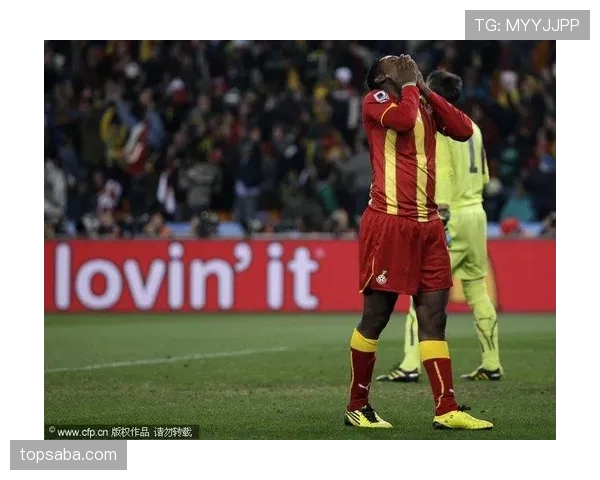 点球开踢时其他队员提前进入禁区，裁判该如何判罚？